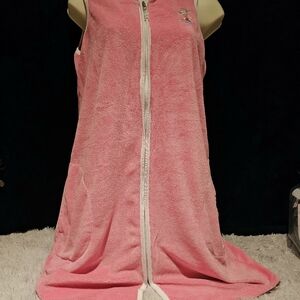 Woman's Soft Terry Lounger has Full Zipper Closure 2 side pockets. Size Small